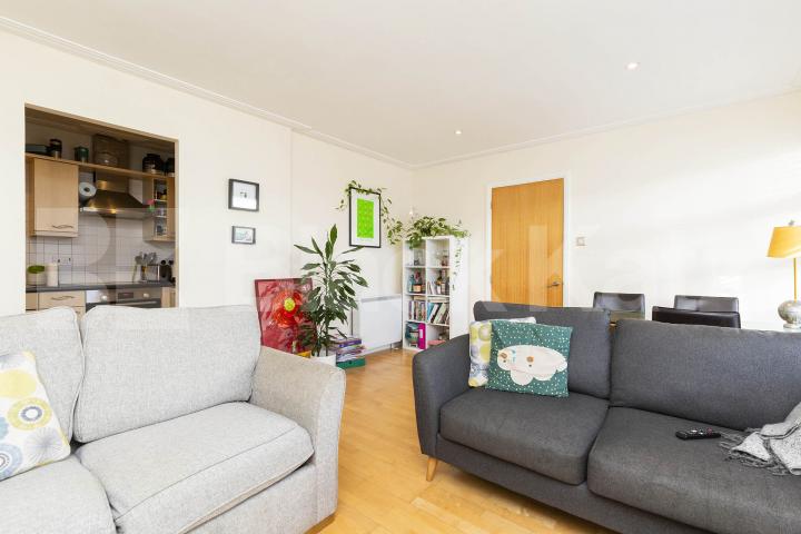 2 bed 2 bath in the heart of Highbury with concierge and rooftop gardens  Drayton Park, Highbury
